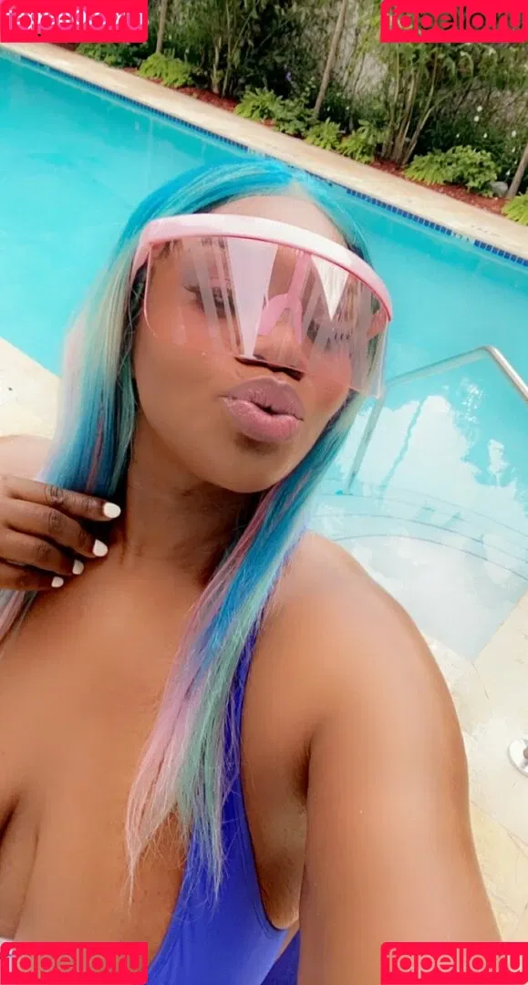 beverlyblue3x / beverlyblueofficial Onlyfans Photo Gallery 