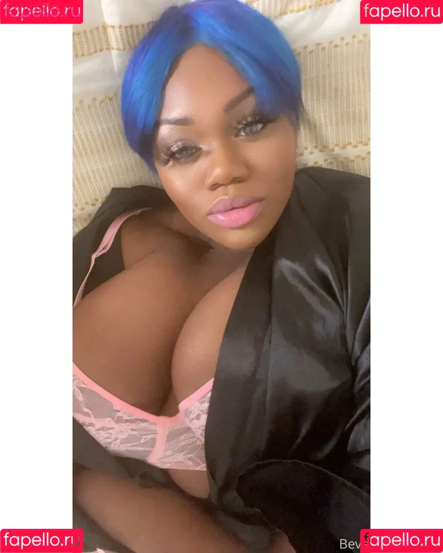 beverlyblue3x / beverlyblueofficial Onlyfans Photo Gallery 