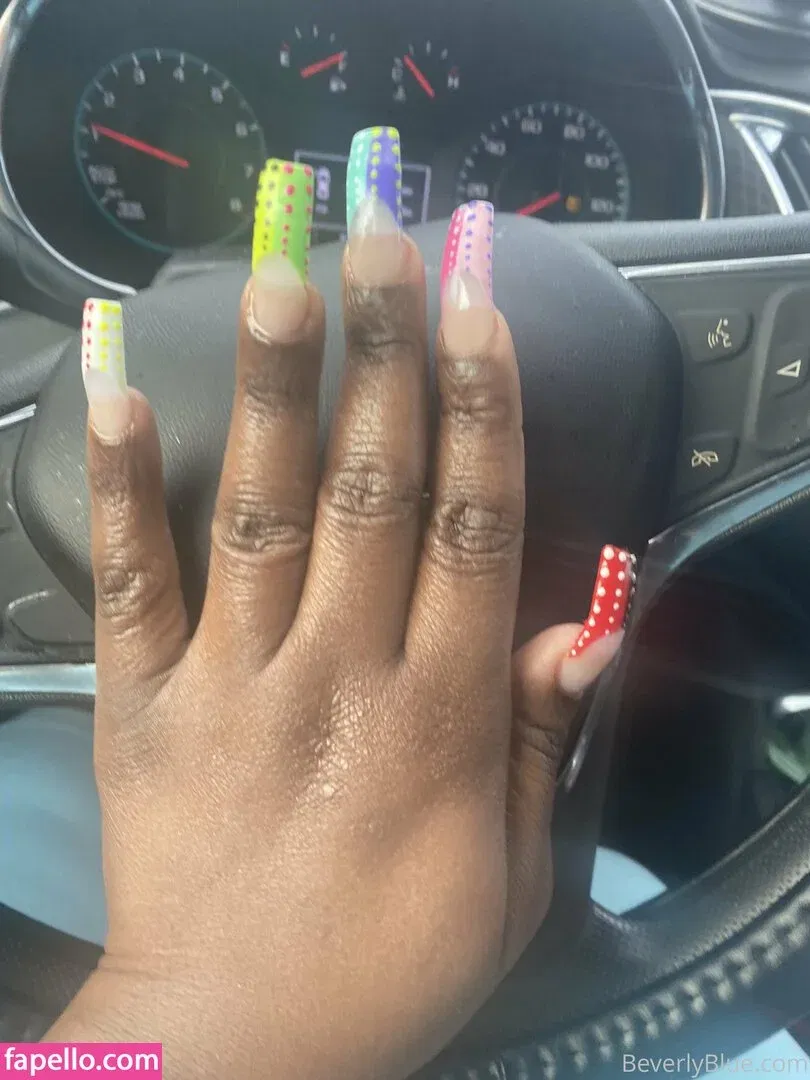 beverlyblue3x / beverlyblueofficial Onlyfans Photo Gallery 