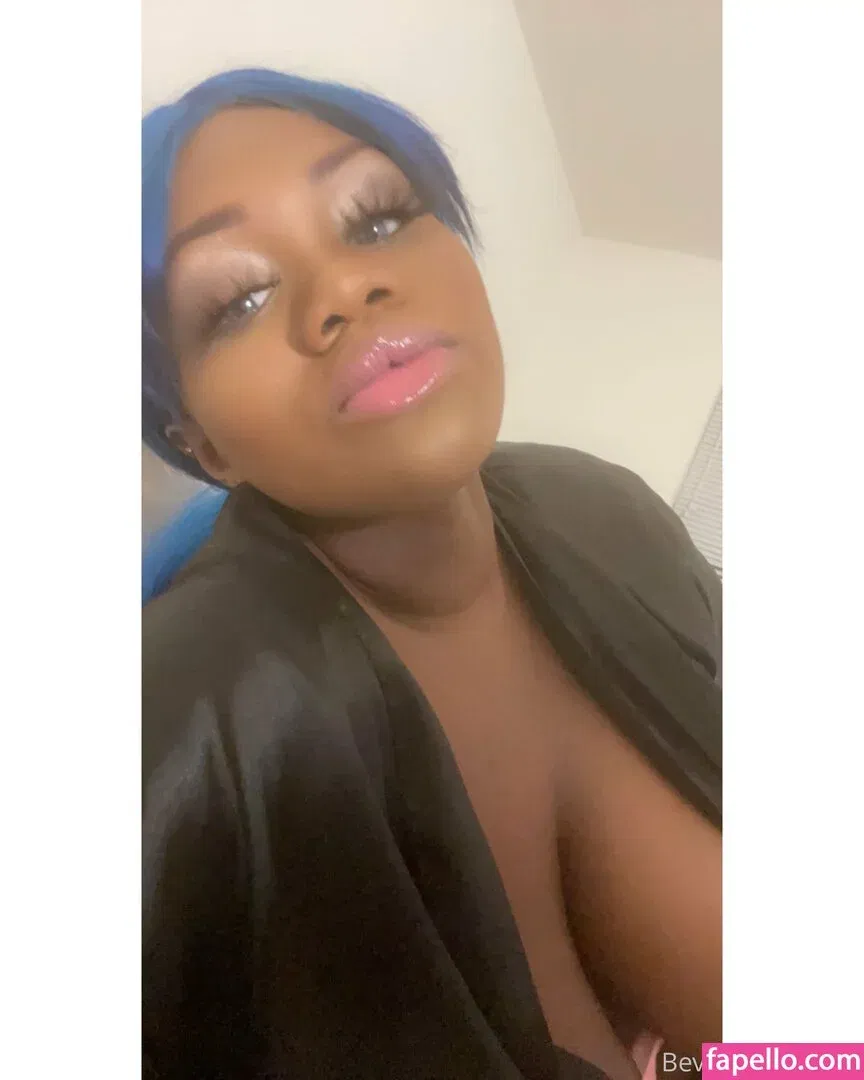 beverlyblue3x / beverlyblueofficial Onlyfans Photo Gallery 