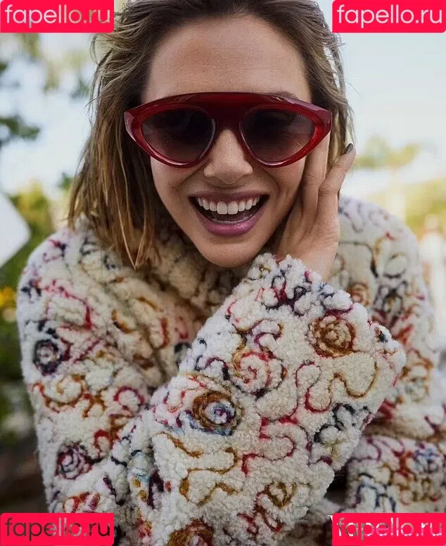 Elizabeth Olsen / elizabetholsendaily / lizabeth_olsen Onlyfans Photo Gallery 