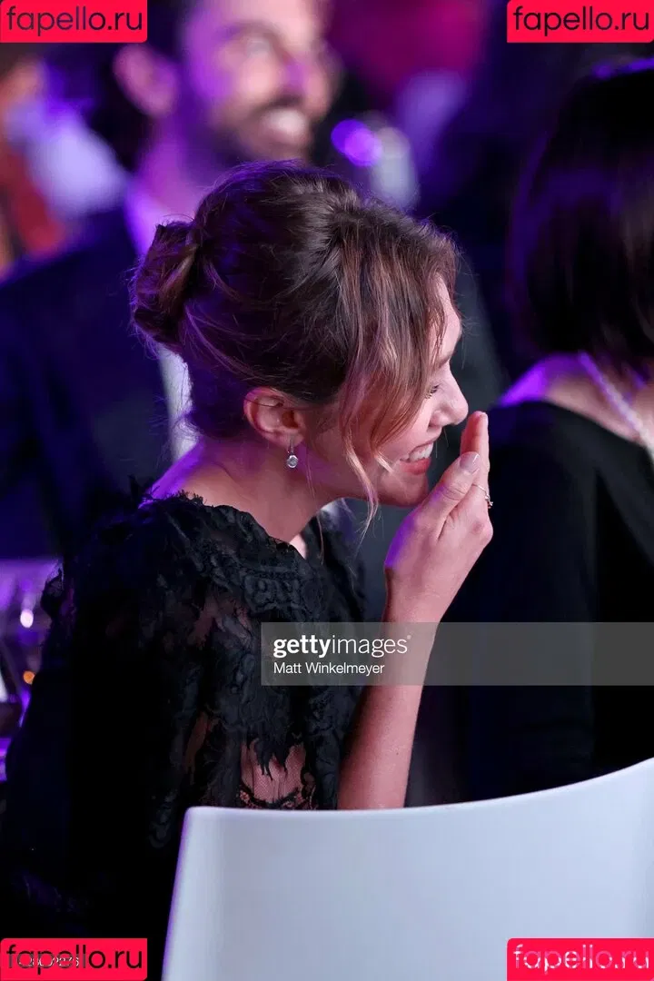 Elizabeth Olsen / elizabetholsendaily / lizabeth_olsen Onlyfans Photo Gallery 