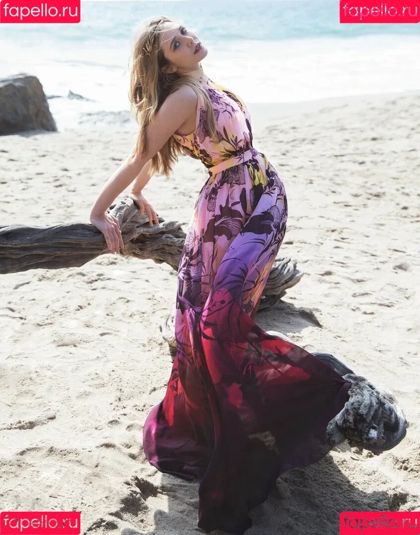 Elizabeth Olsen / elizabetholsendaily / lizabeth_olsen Onlyfans Photo Gallery 