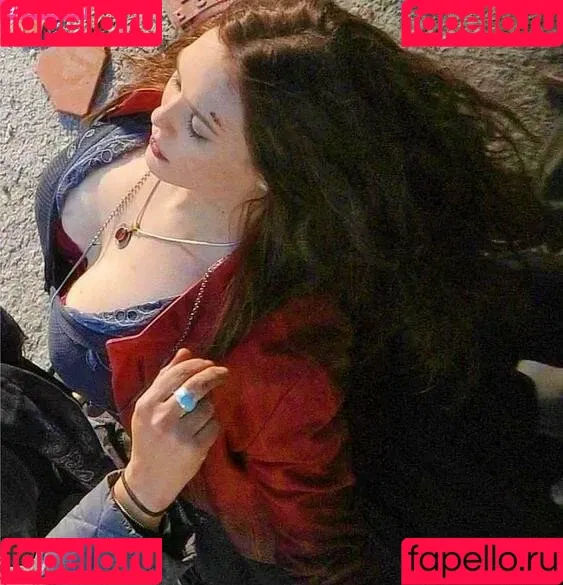 Elizabeth Olsen / elizabetholsendaily / lizabeth_olsen Onlyfans Photo Gallery 