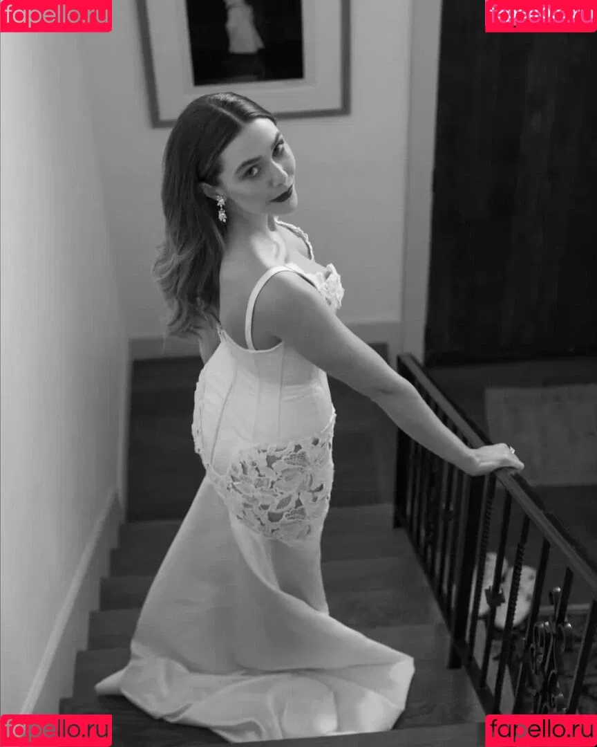 Elizabeth Olsen / elizabetholsendaily / lizabeth_olsen Onlyfans Photo Gallery 