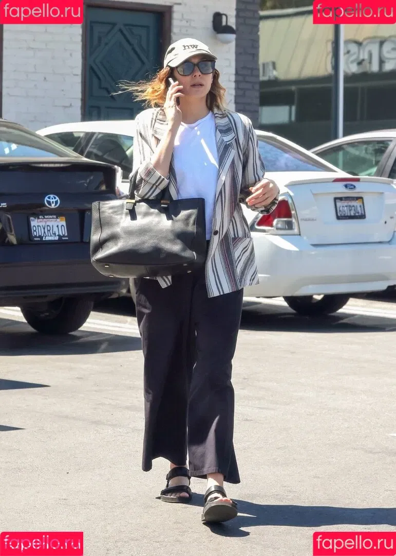 Elizabeth Olsen / elizabetholsendaily / lizabeth_olsen Onlyfans Photo Gallery 