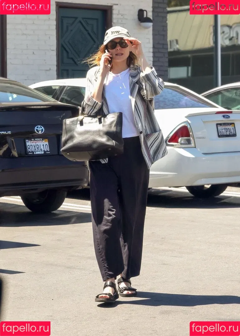 Elizabeth Olsen / elizabetholsendaily / lizabeth_olsen Onlyfans Photo Gallery 