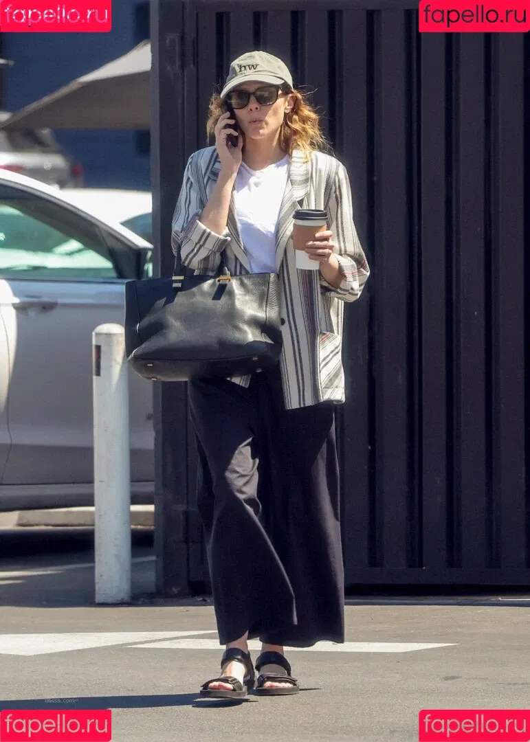 Elizabeth Olsen / elizabetholsendaily / lizabeth_olsen Onlyfans Photo Gallery 