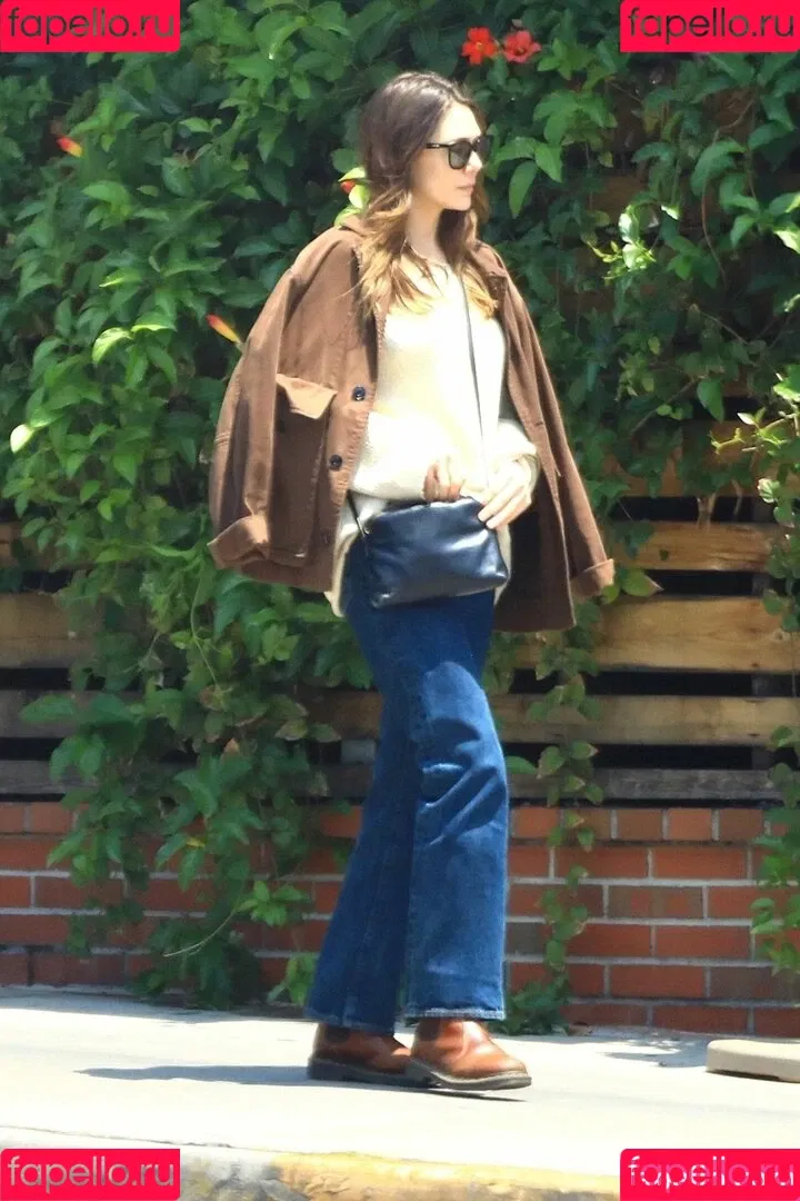 Elizabeth Olsen / elizabetholsendaily / lizabeth_olsen Onlyfans Photo Gallery 