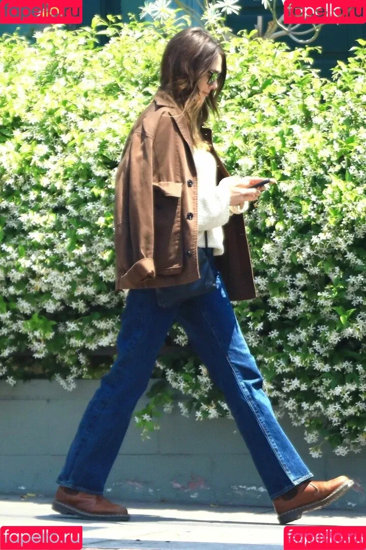 Elizabeth Olsen / elizabetholsendaily / lizabeth_olsen Onlyfans Photo Gallery 