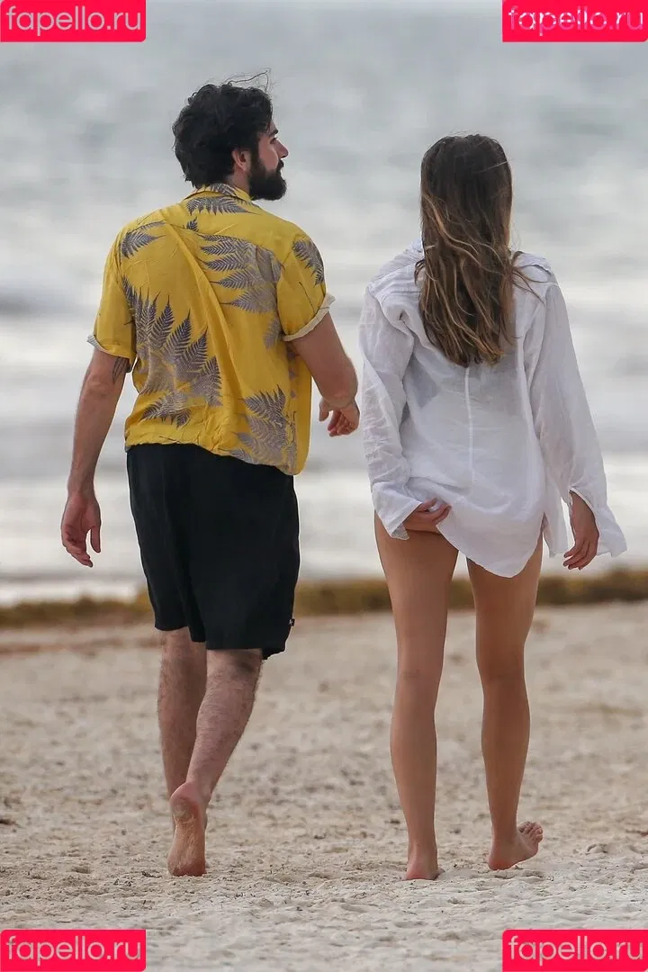 Elizabeth Olsen / elizabetholsendaily / lizabeth_olsen Onlyfans Photo Gallery 
