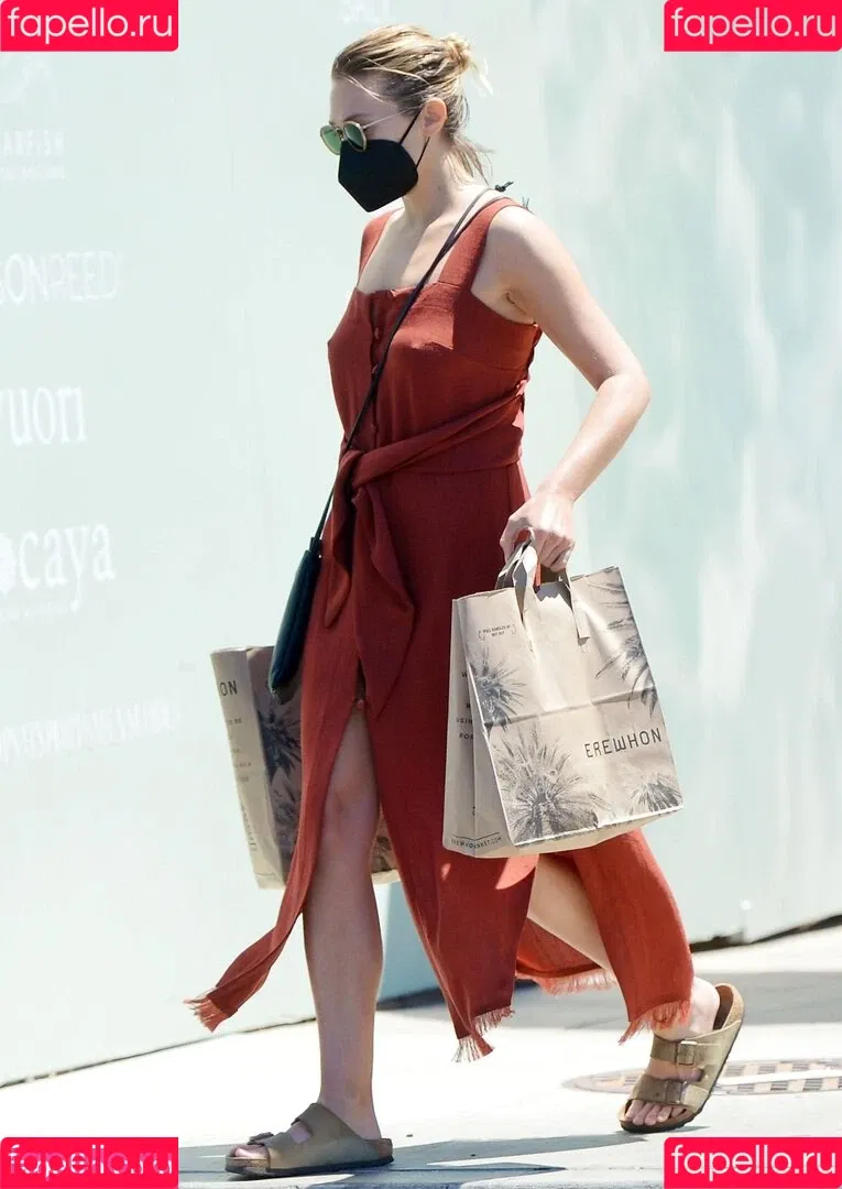 Elizabeth Olsen / elizabetholsendaily / lizabeth_olsen Onlyfans Photo Gallery 