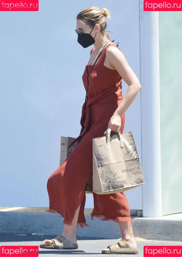 Elizabeth Olsen / elizabetholsendaily / lizabeth_olsen Onlyfans Photo Gallery 