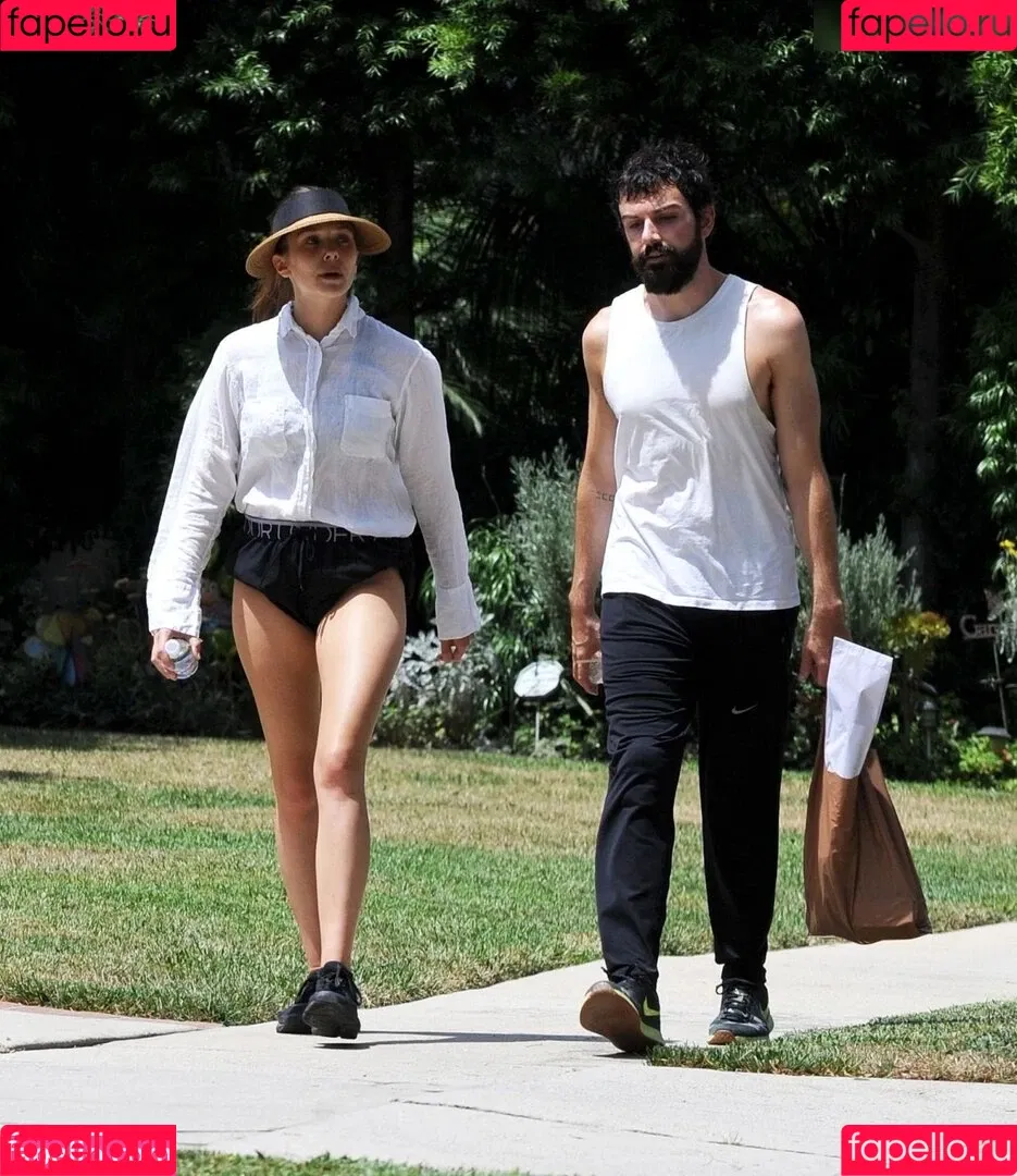 Elizabeth Olsen / elizabetholsendaily / lizabeth_olsen Onlyfans Photo Gallery 