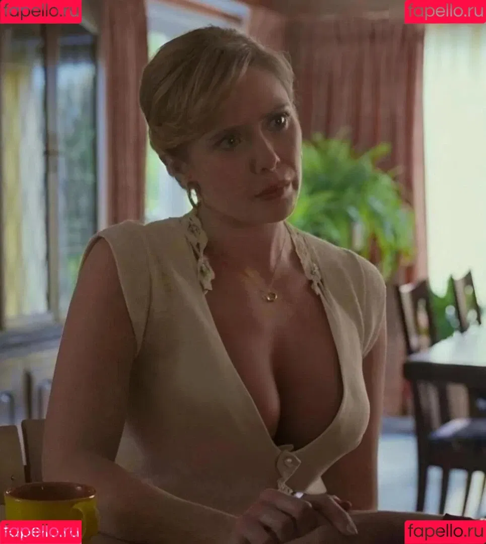 Elizabeth Olsen / elizabetholsendaily / lizabeth_olsen Onlyfans Photo Gallery 