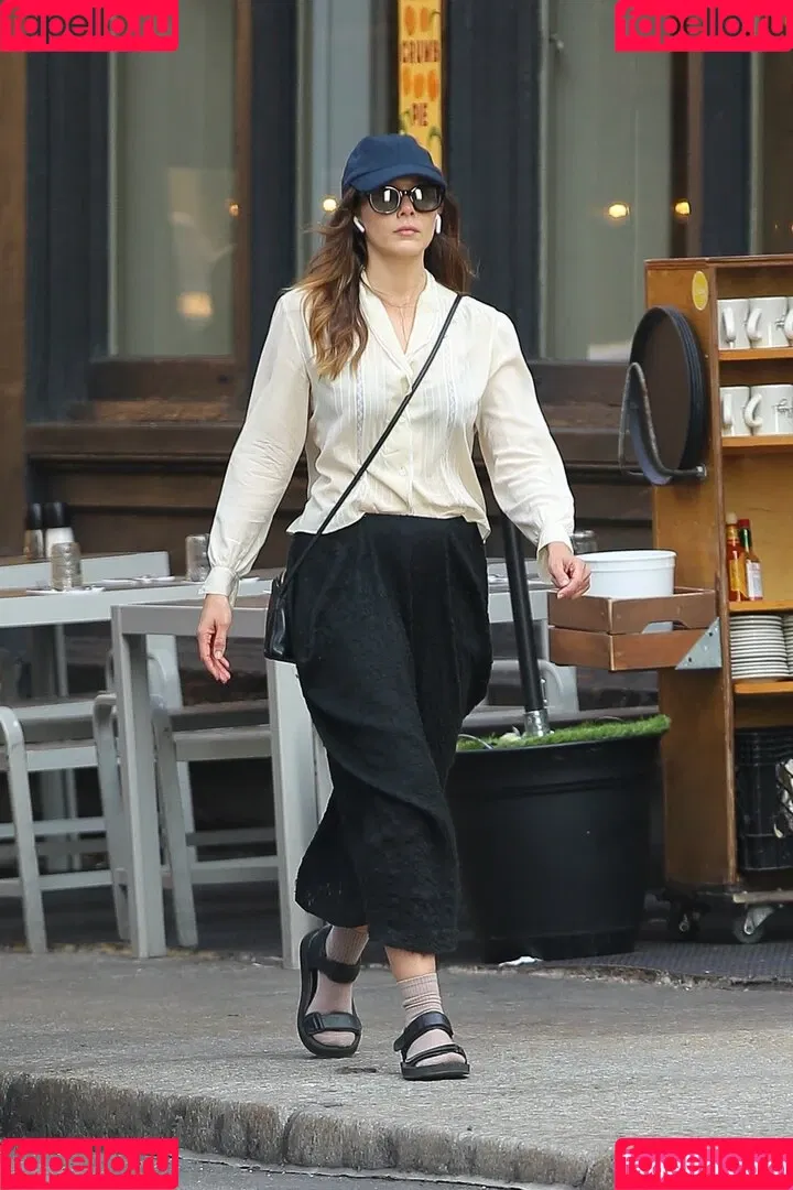 Elizabeth Olsen / elizabetholsendaily / lizabeth_olsen Onlyfans Photo Gallery 