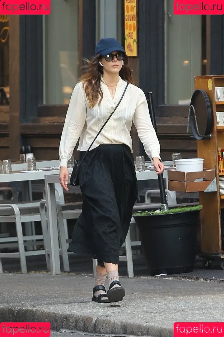 Elizabeth Olsen / elizabetholsendaily / lizabeth_olsen Onlyfans Photo Gallery 