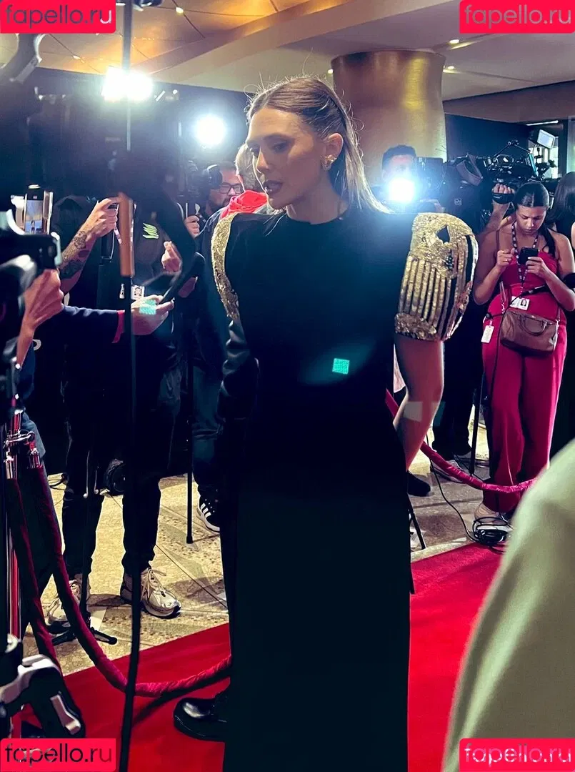 Elizabeth Olsen / elizabetholsendaily / lizabeth_olsen Onlyfans Photo Gallery 