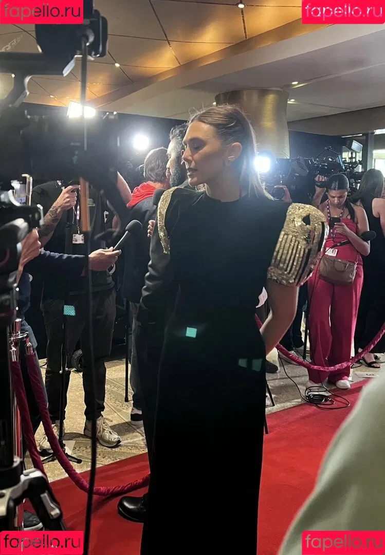 Elizabeth Olsen / elizabetholsendaily / lizabeth_olsen Onlyfans Photo Gallery 