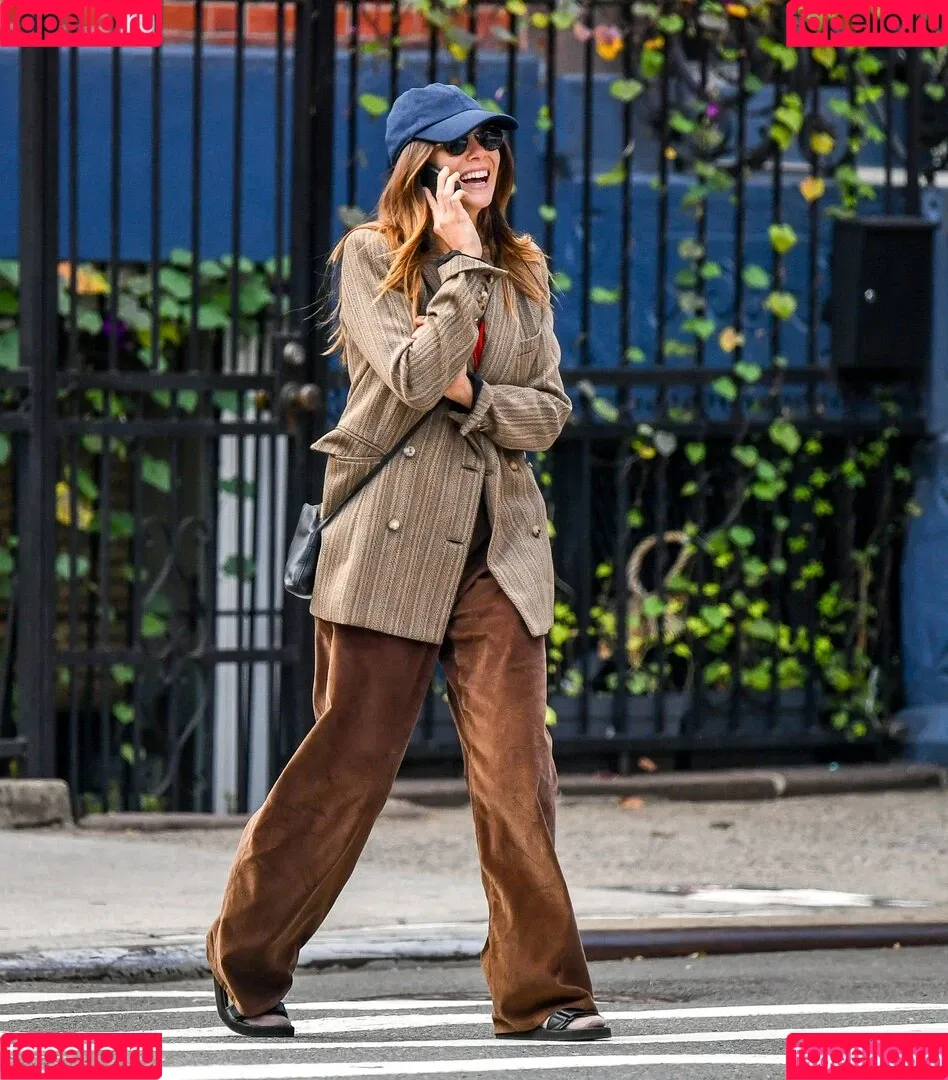 Elizabeth Olsen / elizabetholsendaily / lizabeth_olsen Onlyfans Photo Gallery 