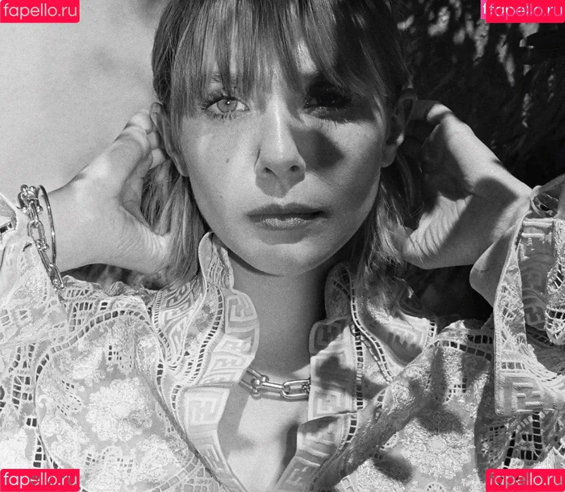 Elizabeth Olsen / elizabetholsendaily / lizabeth_olsen Onlyfans Photo Gallery 