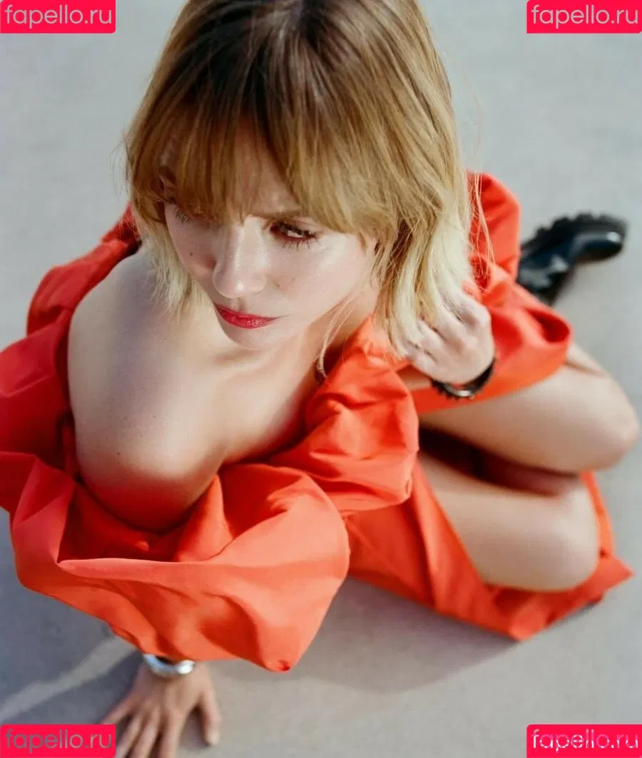 Elizabeth Olsen / elizabetholsendaily / lizabeth_olsen Onlyfans Photo Gallery 