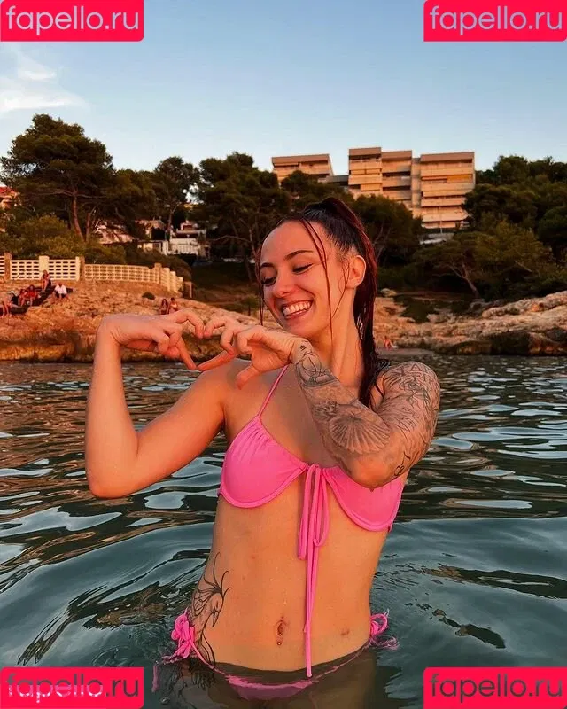 Ari Geli / arigelii Onlyfans Photo Gallery 