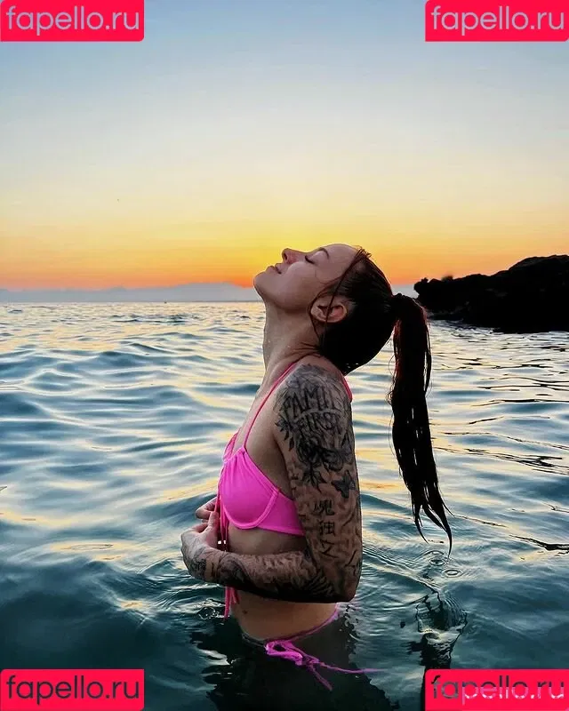 Ari Geli / arigelii Onlyfans Photo Gallery 