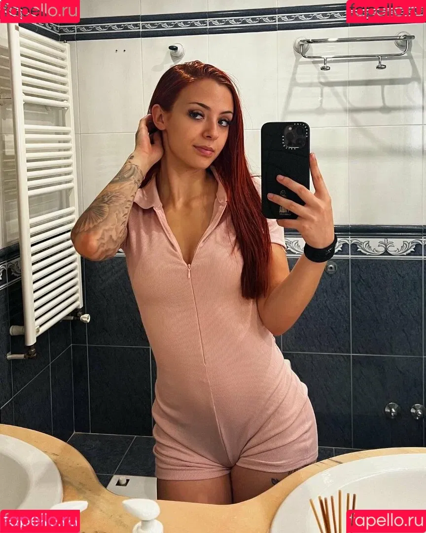 Ari Geli / arigelii Onlyfans Photo Gallery 