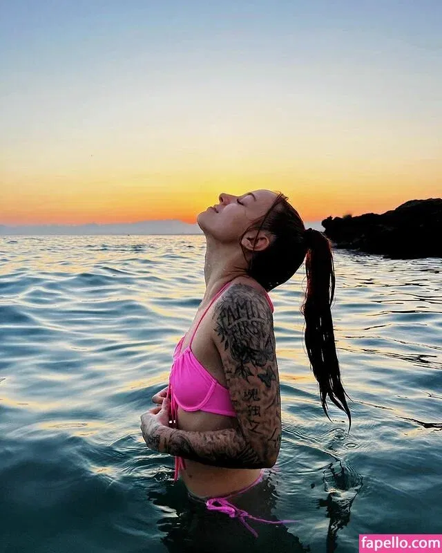 Ari Geli / arigelii Onlyfans Photo Gallery 