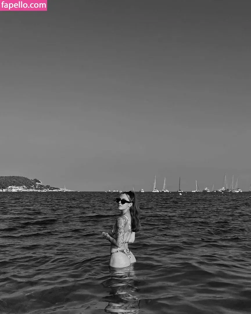 Ari Geli / arigelii Onlyfans Photo Gallery 