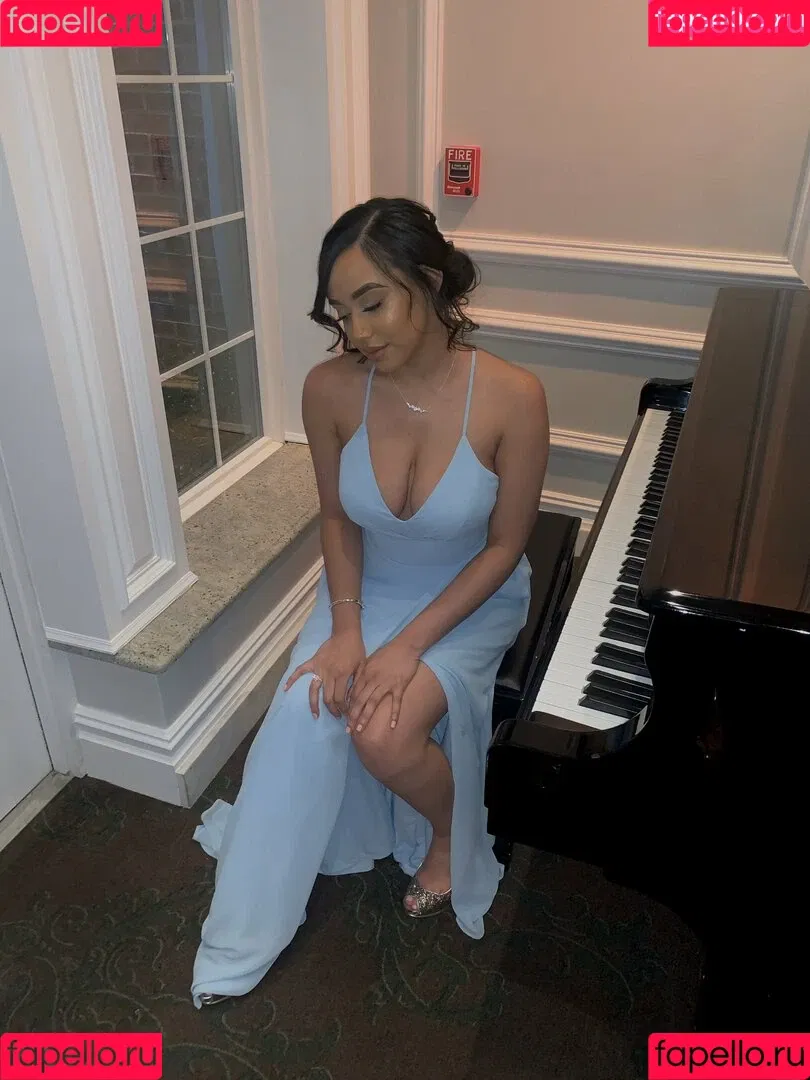 OFTV / itsqueennovaa Onlyfans Photo Gallery 