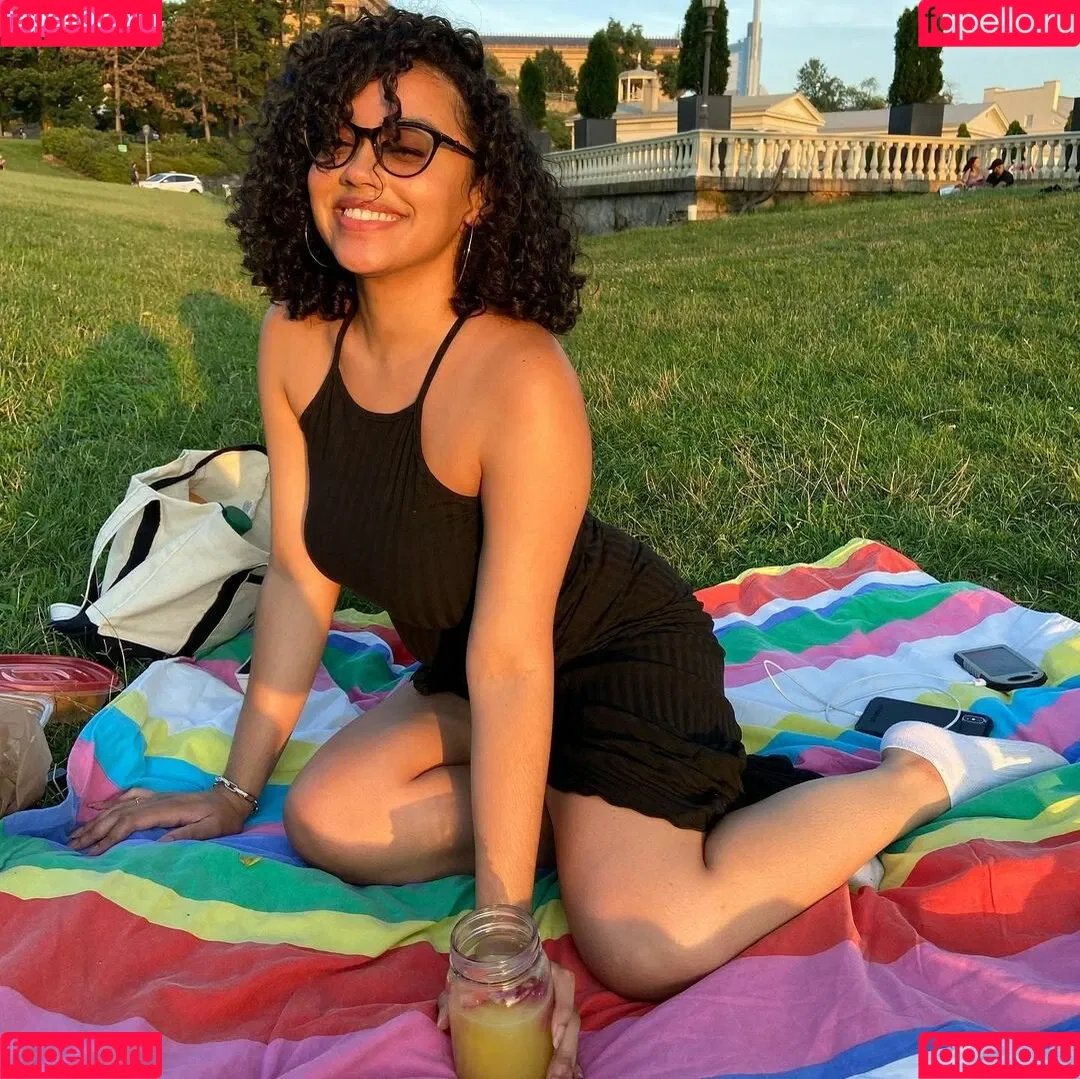 OFTV / itsqueennovaa Onlyfans Photo Gallery 