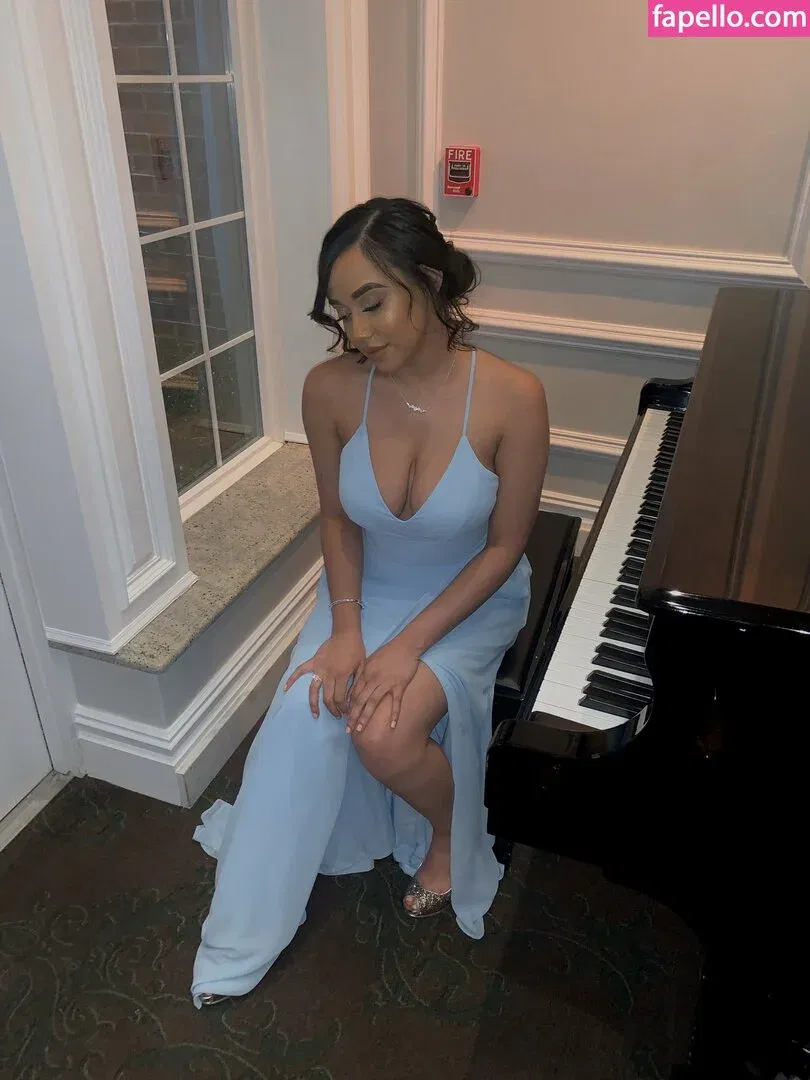 OFTV / itsqueennovaa Onlyfans Photo Gallery 