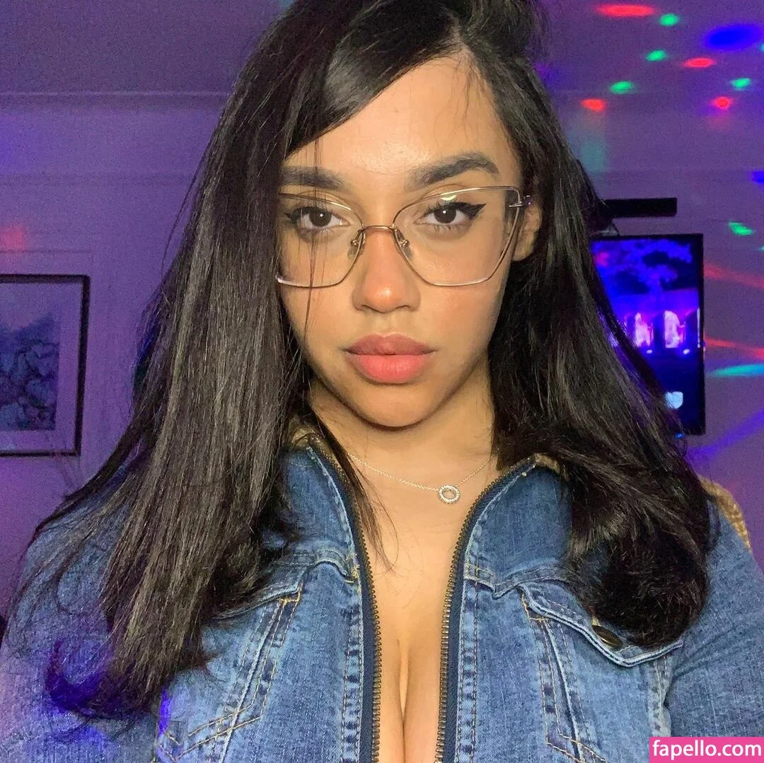 OFTV / itsqueennovaa Onlyfans Photo Gallery 