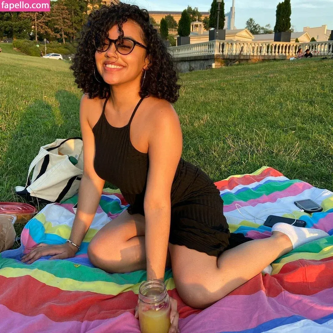 OFTV / itsqueennovaa Onlyfans Photo Gallery 