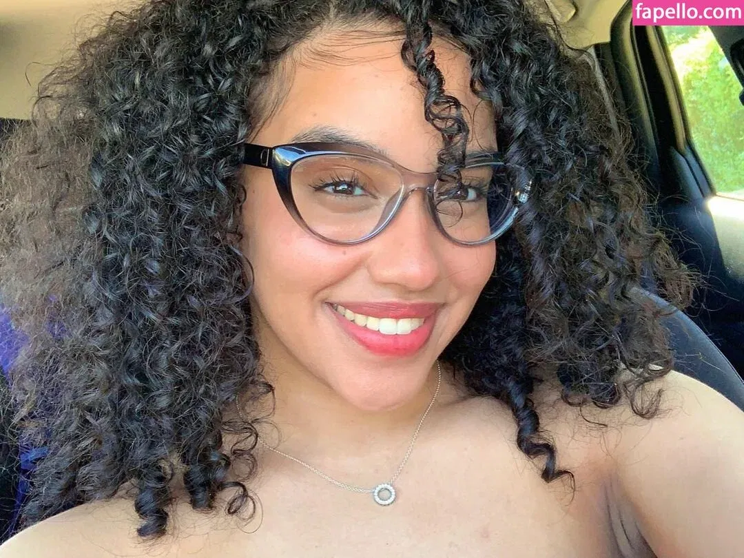 OFTV / itsqueennovaa Onlyfans Photo Gallery 