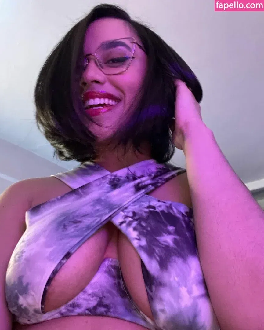 OFTV / itsqueennovaa Onlyfans Photo Gallery 