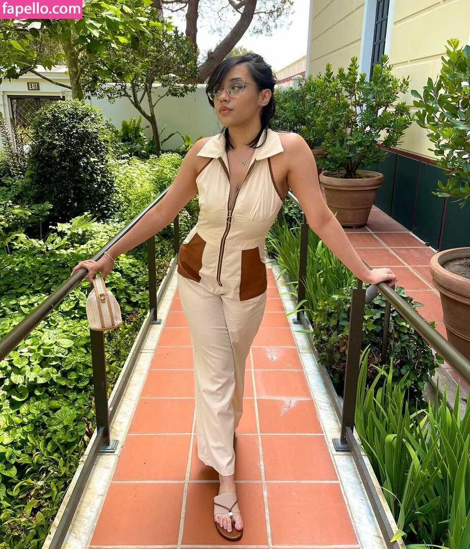 OFTV / itsqueennovaa Onlyfans Photo Gallery 