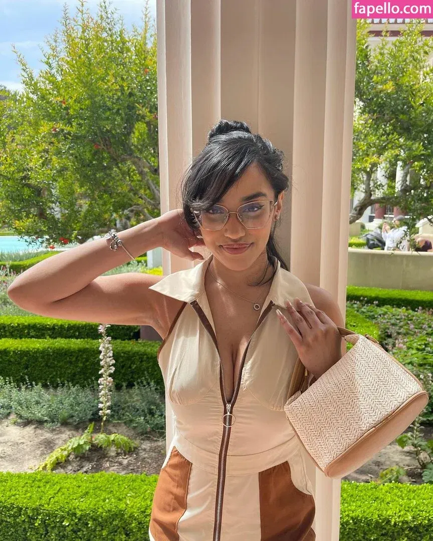 OFTV / itsqueennovaa Onlyfans Photo Gallery 