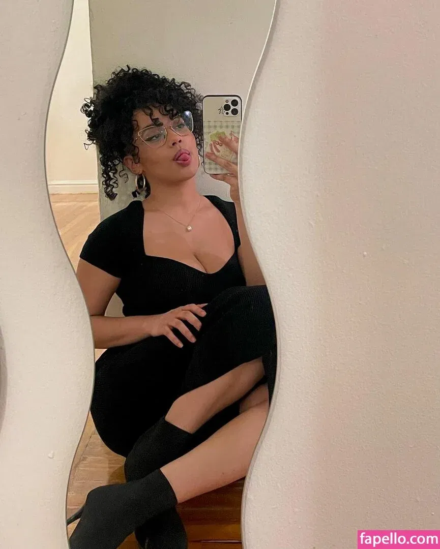 OFTV / itsqueennovaa Onlyfans Photo Gallery 