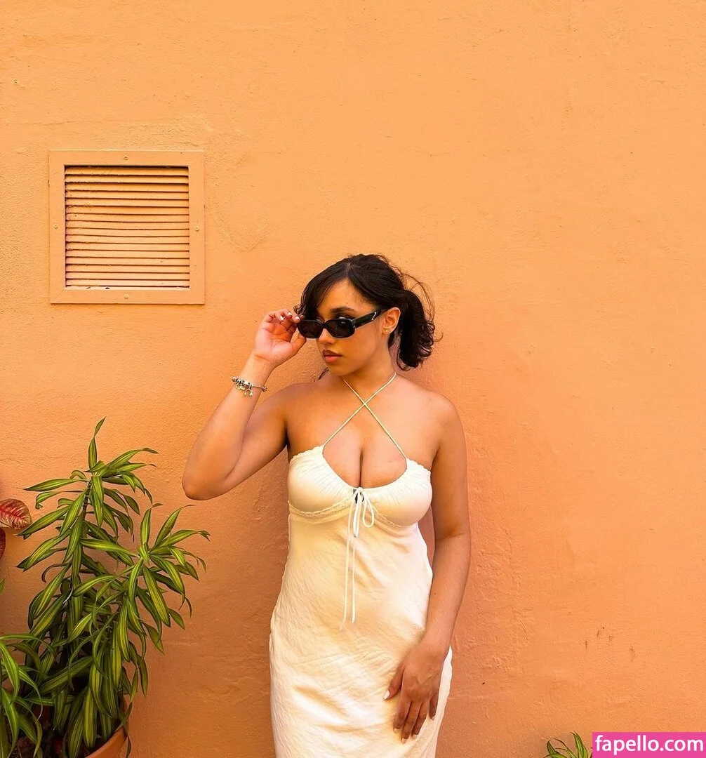 OFTV / itsqueennovaa Onlyfans Photo Gallery 