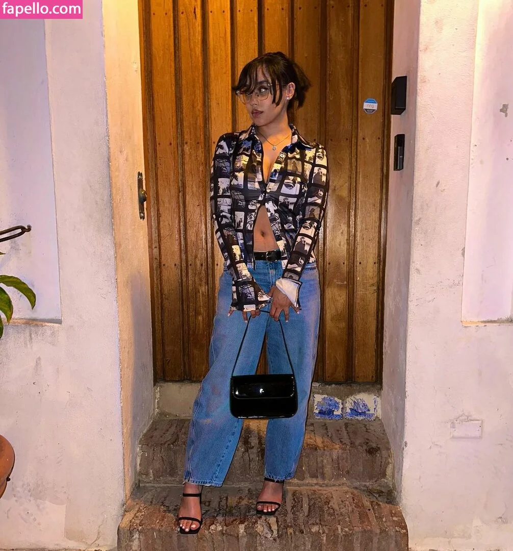 OFTV / itsqueennovaa Onlyfans Photo Gallery 