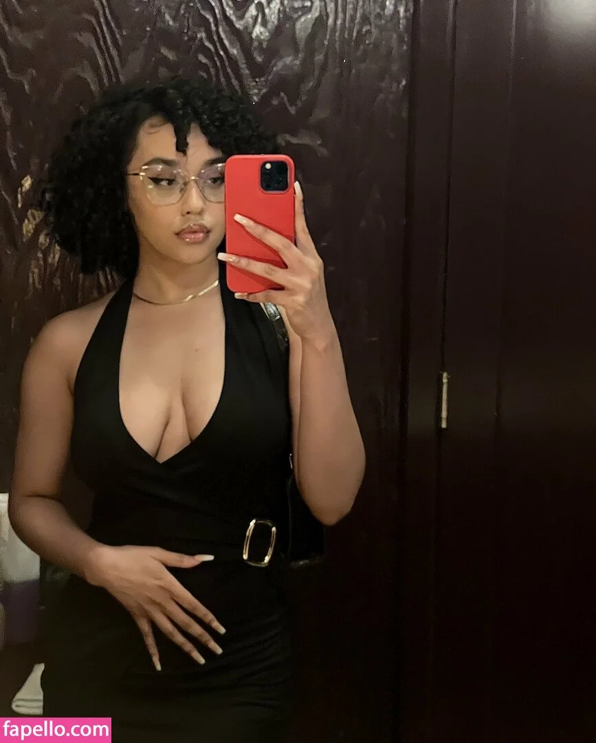 OFTV / itsqueennovaa Onlyfans Photo Gallery 