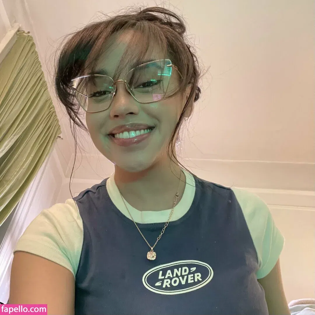 OFTV / itsqueennovaa Onlyfans Photo Gallery 