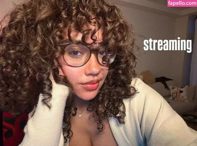 OFTV / itsqueennovaa Onlyfans Photo Gallery 