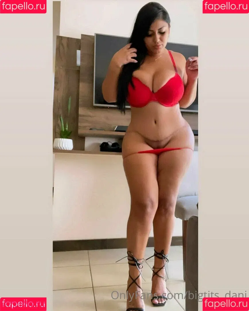 biglittledani / bigtits_dani Onlyfans Photo Gallery 