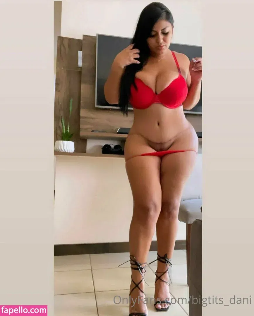 biglittledani / bigtits_dani Onlyfans Photo Gallery 