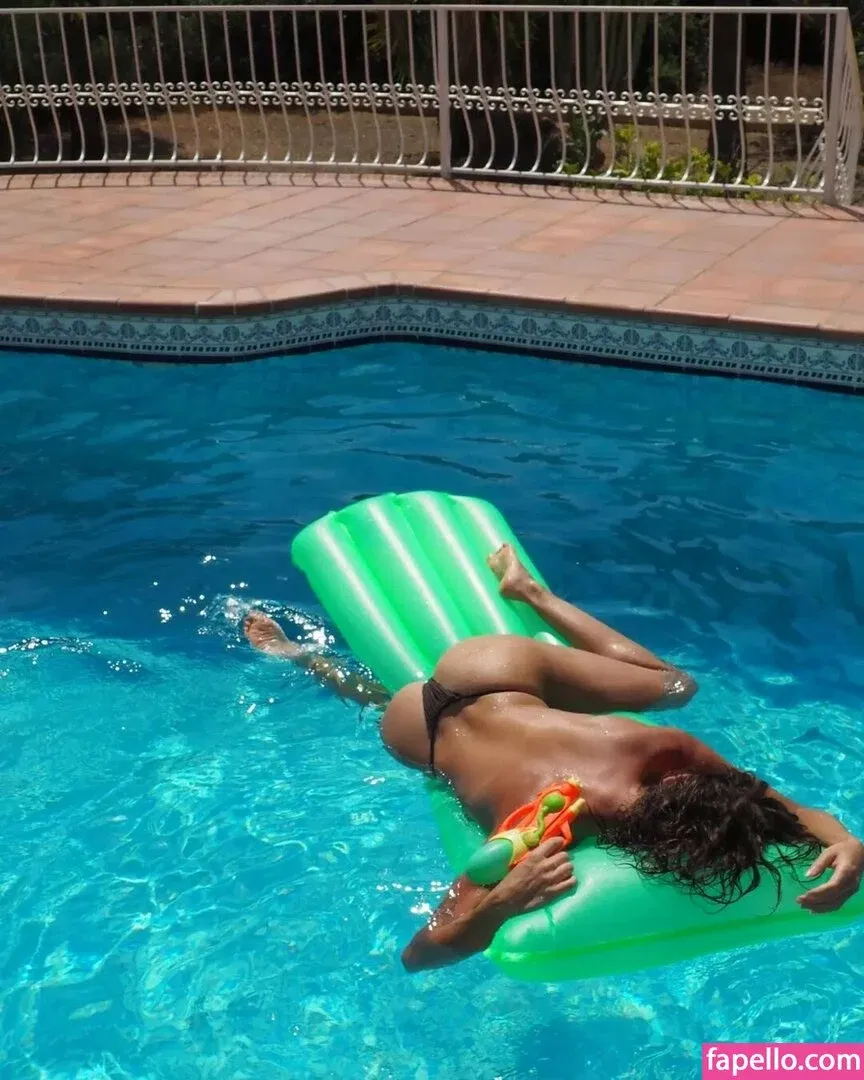 Andja Lorein / andjalorein Onlyfans Photo Gallery 