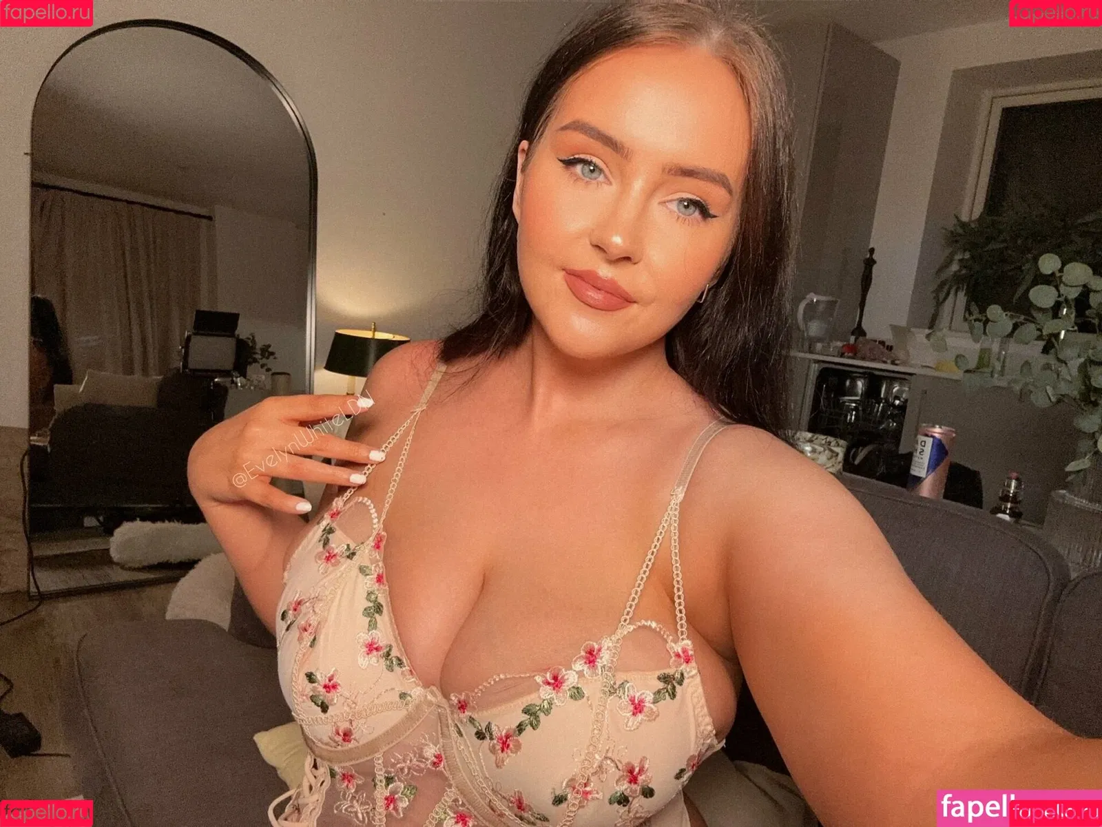 EvelynWhite / evelynwhiteldn Onlyfans Photo Gallery 